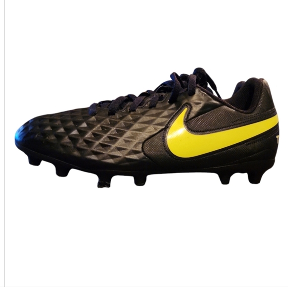 Nike Jr. Tiempo Legend 8 Soccer Cleats Youth (AT5881-070) Black-Volt Size 6Y US - Picture 2 of 6